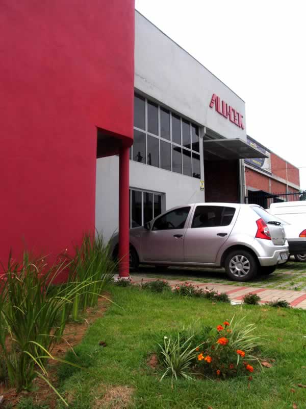 Fachada da ALU-CEK Estruturas Modulares