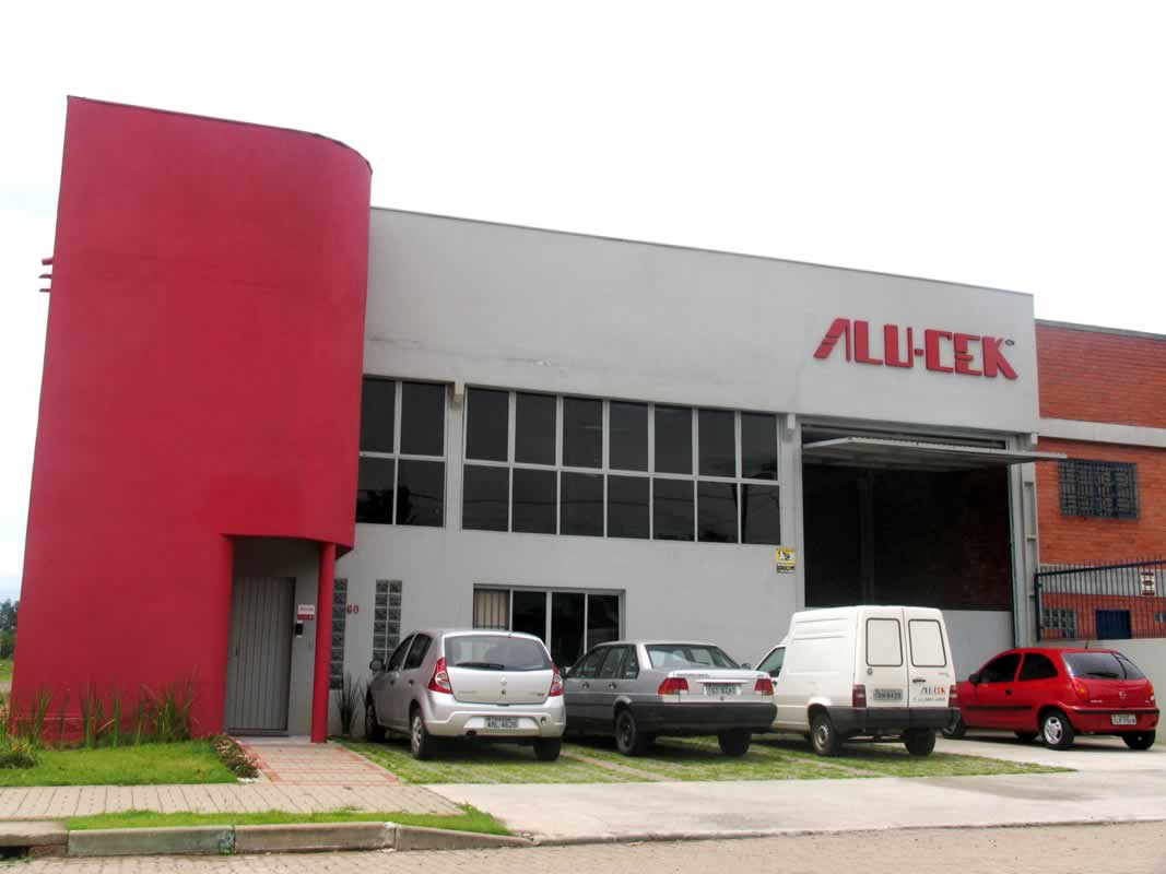 Fachada da ALU-CEK Perfis de Aluminio